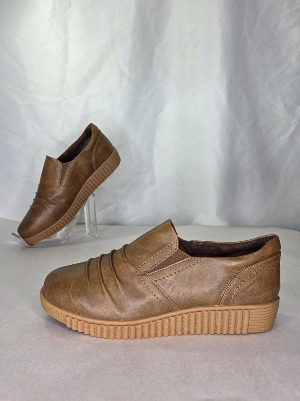 Easy Street Kipper Comfort Flats - Taupe, Size: 6.5 W